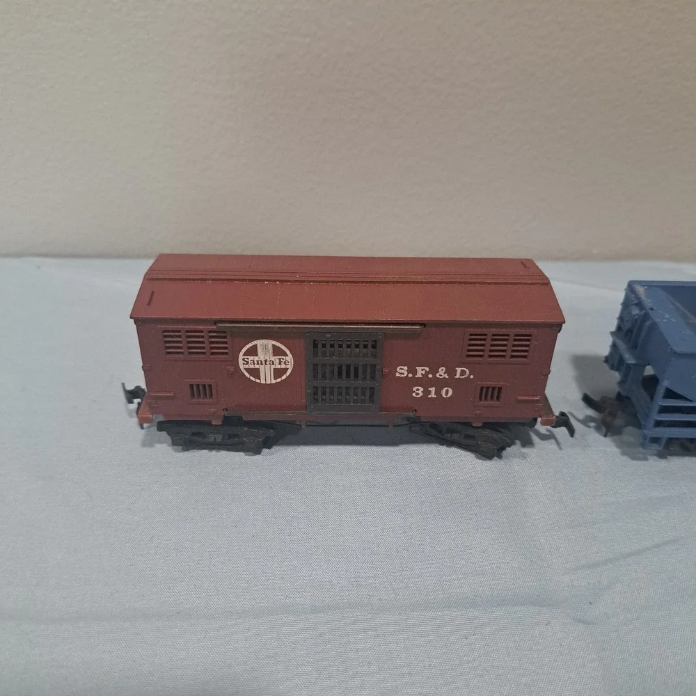 VTG HO Scale Model Train Lot Santa Fe Rock Island Union 76 Rolling Stock Parts